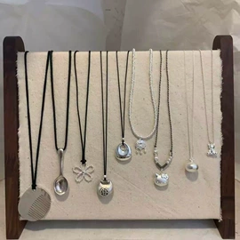 耳钉;耳环;项链