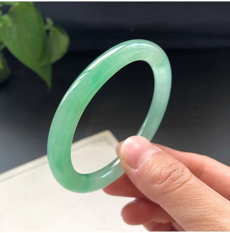 Vòng tay ngọc bích Miến Điện dạng Dingdong băng táo xanh dải xanh nổi tròn mịn chính hãng chi tiết 8