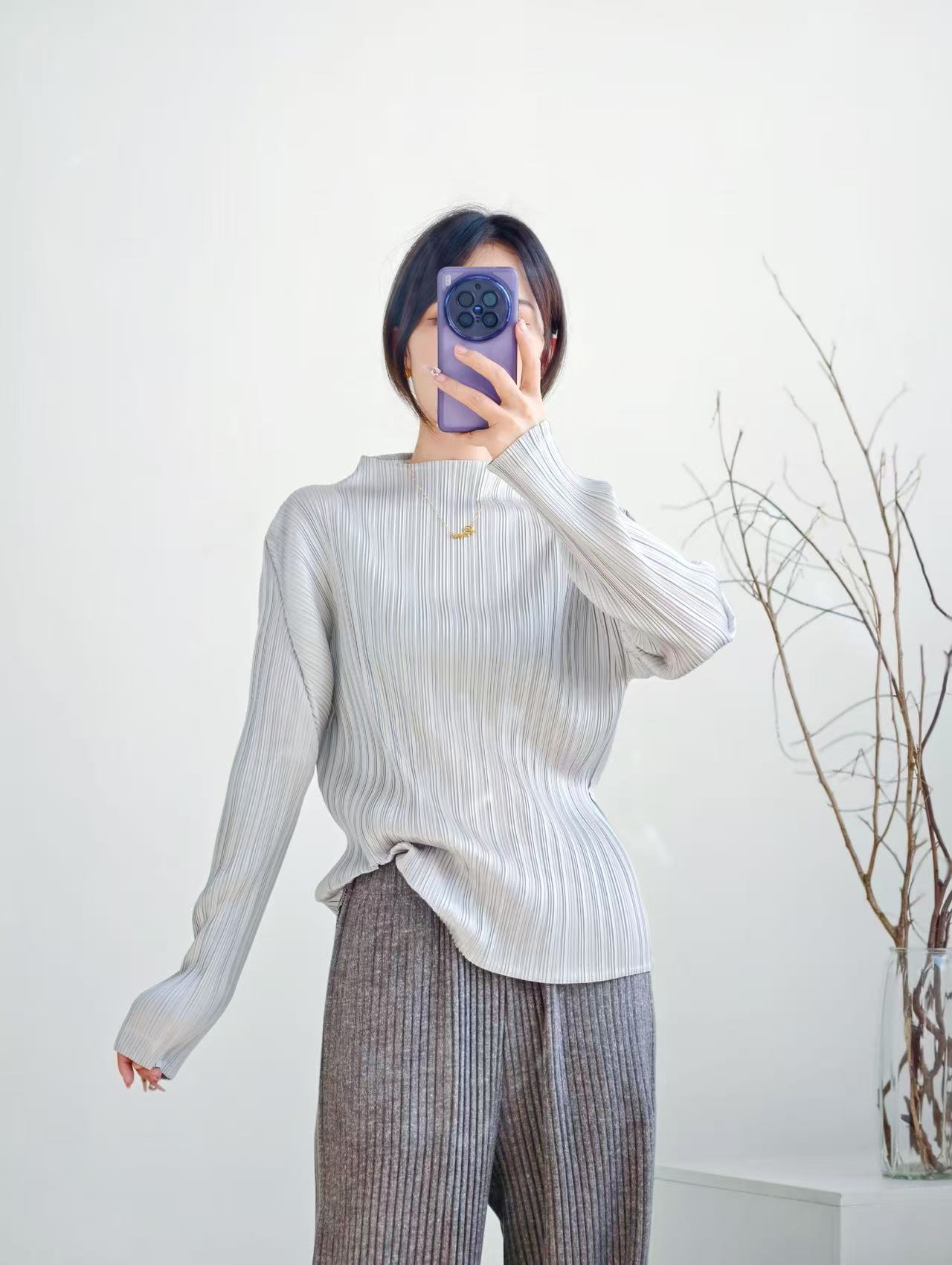 밝은 회색
