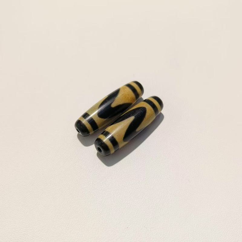 メーカー歯黄包糊九眼12 × 38mm天珠歯黄風化古法包糊瑪瑙天珠【a級】|undefined
