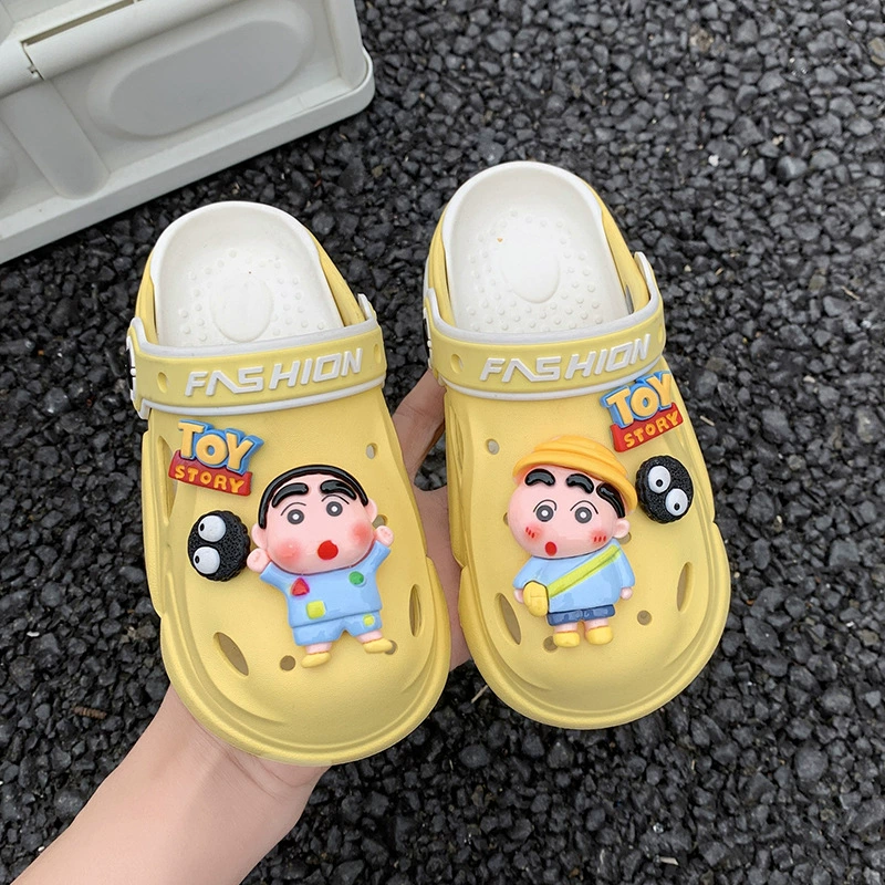 Новый летний стиль для мужчин и женщин, освежающие, дышащие и удобные сабо для верхней одежды, домашние сандалии с мультяшным носком на мягкой подошве для женщин.