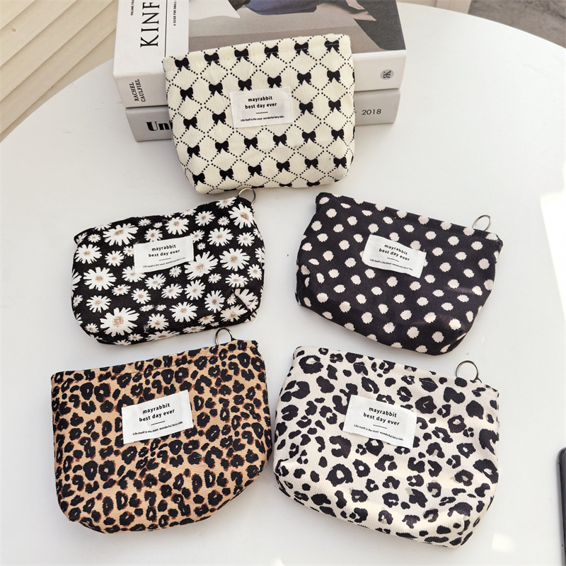 60g Weight Canvas Lining Material Zipper Closure Type / Strap Type Cosmetic Bag Bags Type Daily, Street, Shopping Occasion Corduroy Material Leopard Pattern All Seasons Season Women's Gender Elegant, Streetwear Style Square Shape Small Size Elegant Streetwear Leopard Corduroy Square Makeup Bags 7