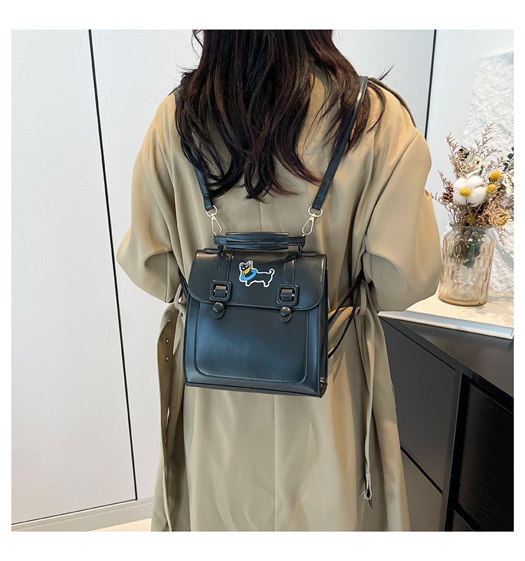 A new 2024 French retro backpack for women, a trendy and versatile single-shoulder bag with a large capacity for commuting undefined