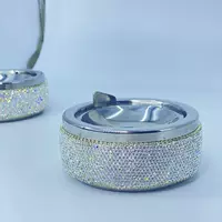 Роскошная круглая пепельница с алмазным открыванием и закрыванием, модная дорогая домашняя модель, защита от летучей золы, популярная трансграничная модель, напрямую от производителя.