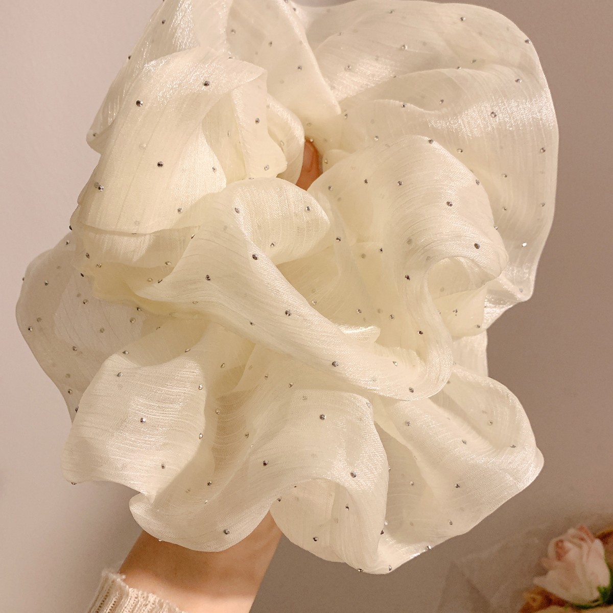 Gypsophila zachte beige mesh scrunchie voor dames haaraccessoire_voghion.com