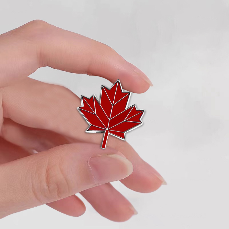 Broche drapeau feuille d'érable du canada, émail rouge pin_voghion.com