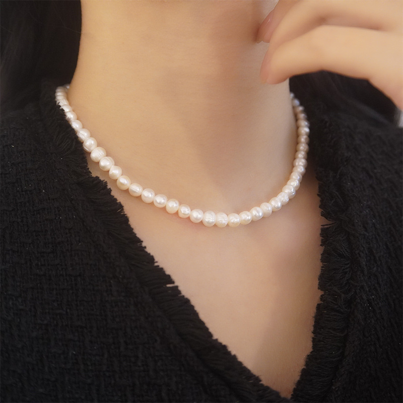Organic fashionable necklace from pearl