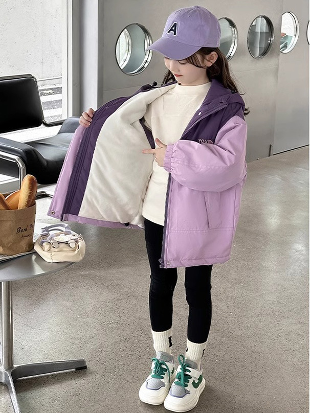 Jacket de asalto para niñas otoño y invierno 2025 nuevo estilo de aire extranjero para niños con camisa gruesa de invierno ropa de algodón de moda para niños mayores