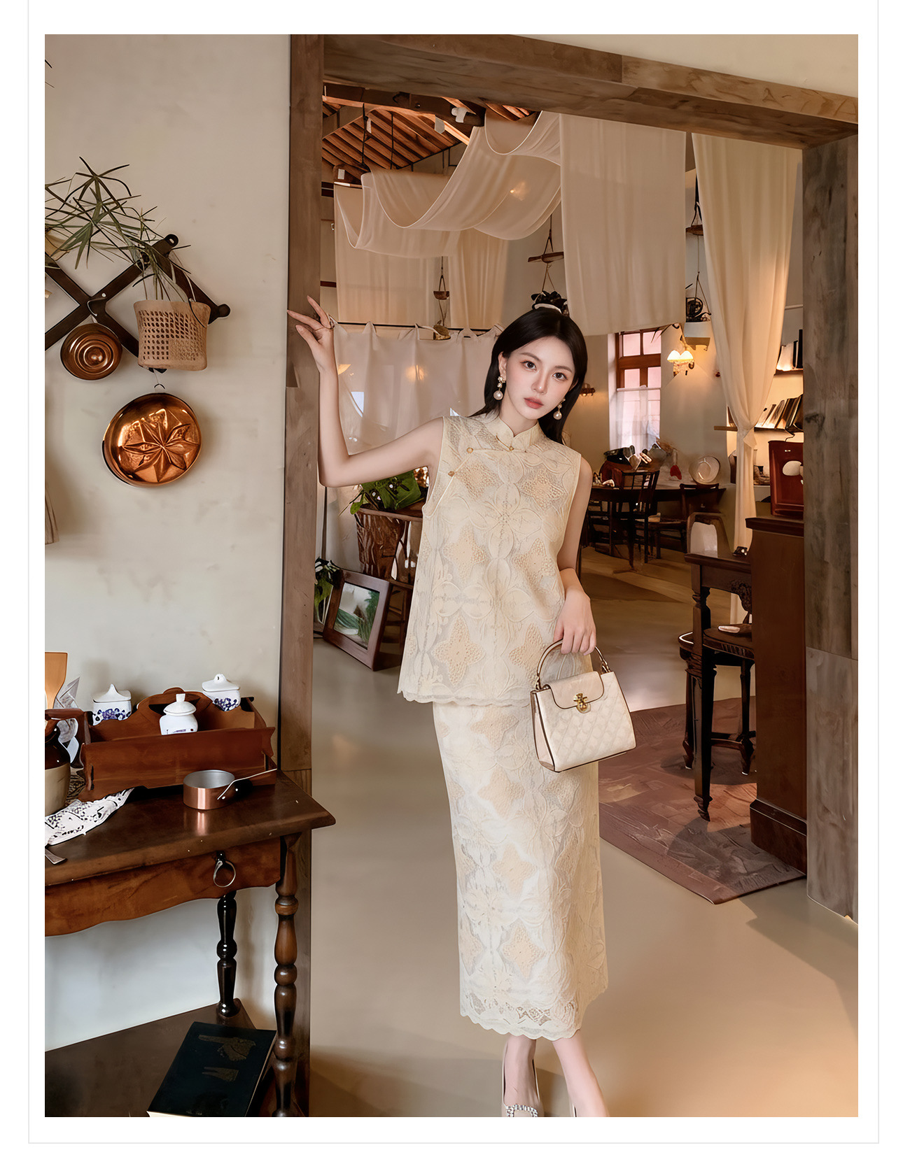 Set áo gilet và chân váy maxi ren thêu hoa phong cách tân cổ điển — Váy trắng nửa gạo, Gạo trắng Set, Áo gilet trắng kem chi tiết 14