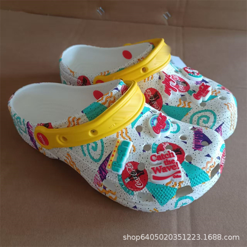 Cross Collaboration Fashion Versatile Coca-Cola Clogs for Men, Women, and Children, Summer New Non-Slip Outdoor Sandals Manufacturer