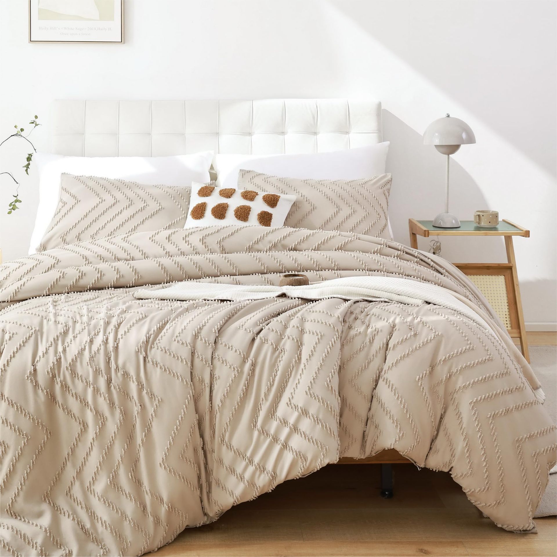 Quilt Set in Beige with Geometric Wave Tufting and Cut Flowers, Cross-Border Thick Quilt with Synthetic Fiber Quilt Core, Quilted Three-Piece Set