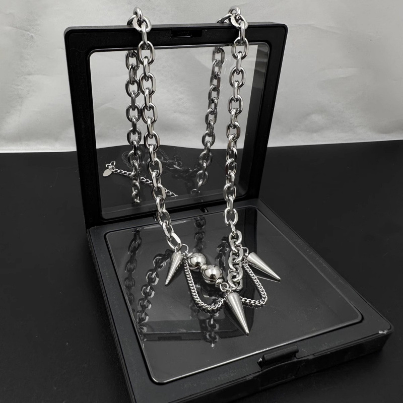 Halskette mit Quastennieten aus Titanstahl, Herren-Punk-Stil, Hip-Hop-Anhänger, Nischendesign, minimalistische Schlüsselbeinkette, Damen_voghion.com