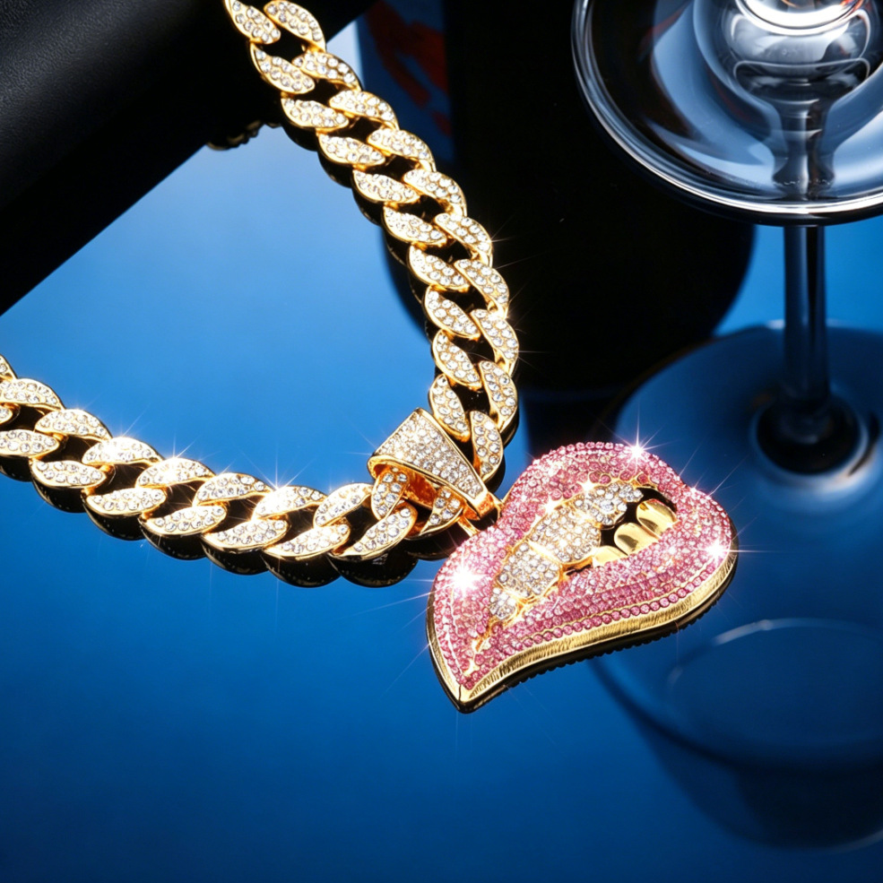 Diamantes de colores europeos y estadounidenses, labios de mordida sexy, colgante creativo de personalidad hip hop, collar de cadena cubana, exclusivo transfronterizo