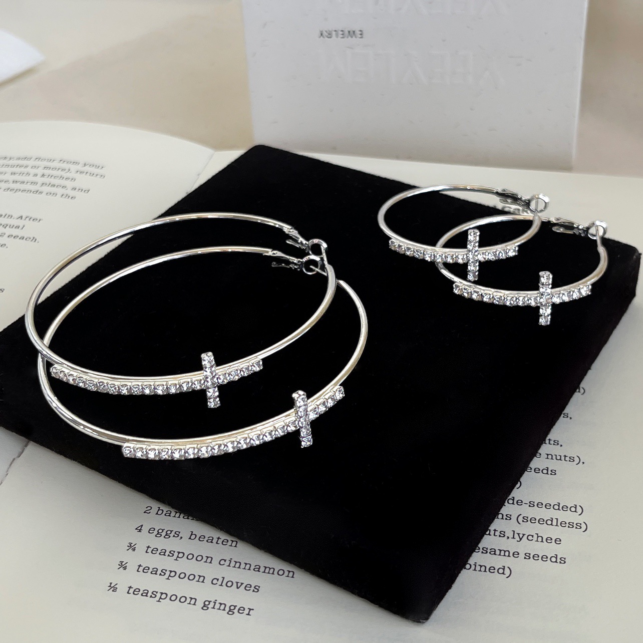 [Light of Faith] Exaggerated Cross Temperament Earrings Mosquito Repellent Disc Ear Clips Women's No Piercing Earrings Circle Studs