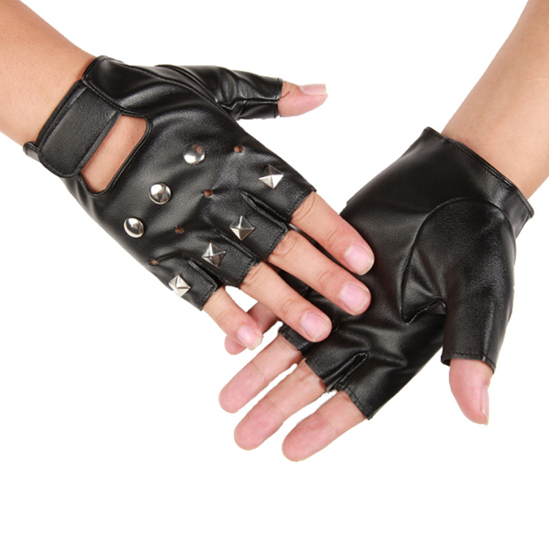 Fábrica al por mayor guantes de cuero punk hip hop remache medio dedo guantes de cuero de los hombres dedo abierto guantes de rendimiento