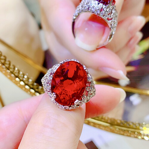 New pigeon egg red ruby ring for women, luxurious high-end net base design side full diamond colored gemstone ring