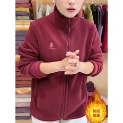 2025新型厚手の奥のベルベットのコートの中で、高齢者の婦人服のベルベットのジャケットの母はベルベットの保温服を着ている