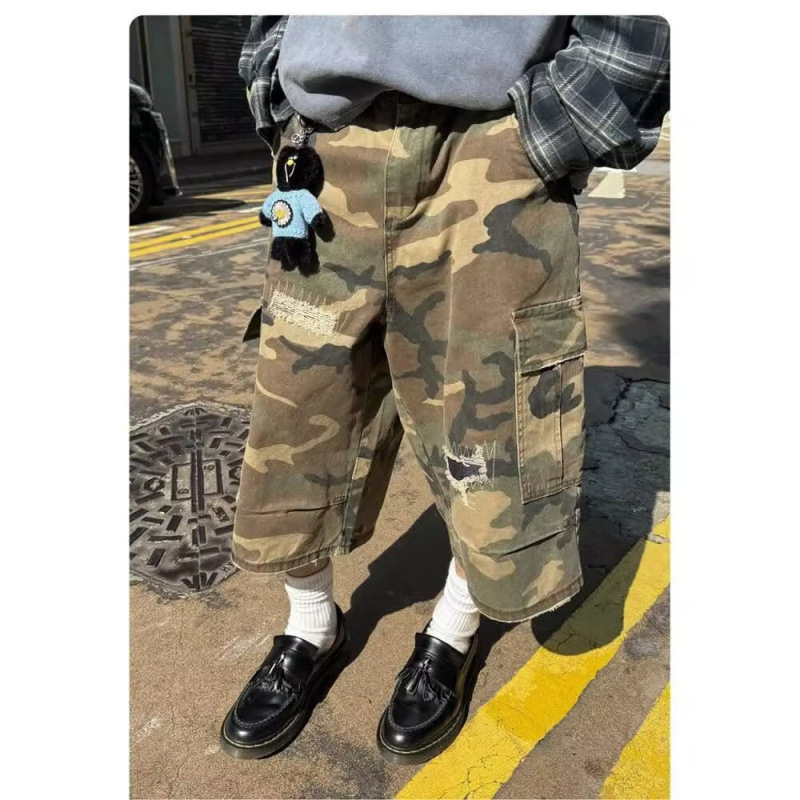 American-Style Ripped Patch Camouflage Denim Shorts for Men, Loose Fit with Large Pockets, Lumberjack Style, Washed Wide-Leg Pants for Teenagers