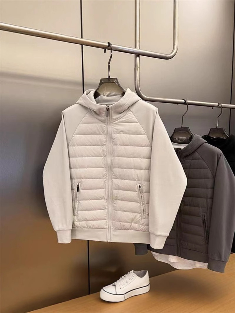 ファッション秋冬2025年帽子付きデザイン感カジュアルな純色の大衆が男性青年の帽子付きコートをつなぎ合わせて保温する