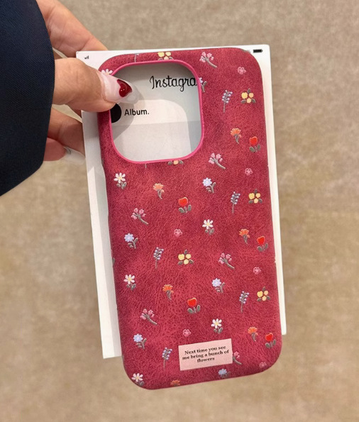 Maillard marrón pequeño floral iphone16promax bolsa de tambor patrón de piel Apple 15pro/14 funda para teléfono móvil aplicable 13