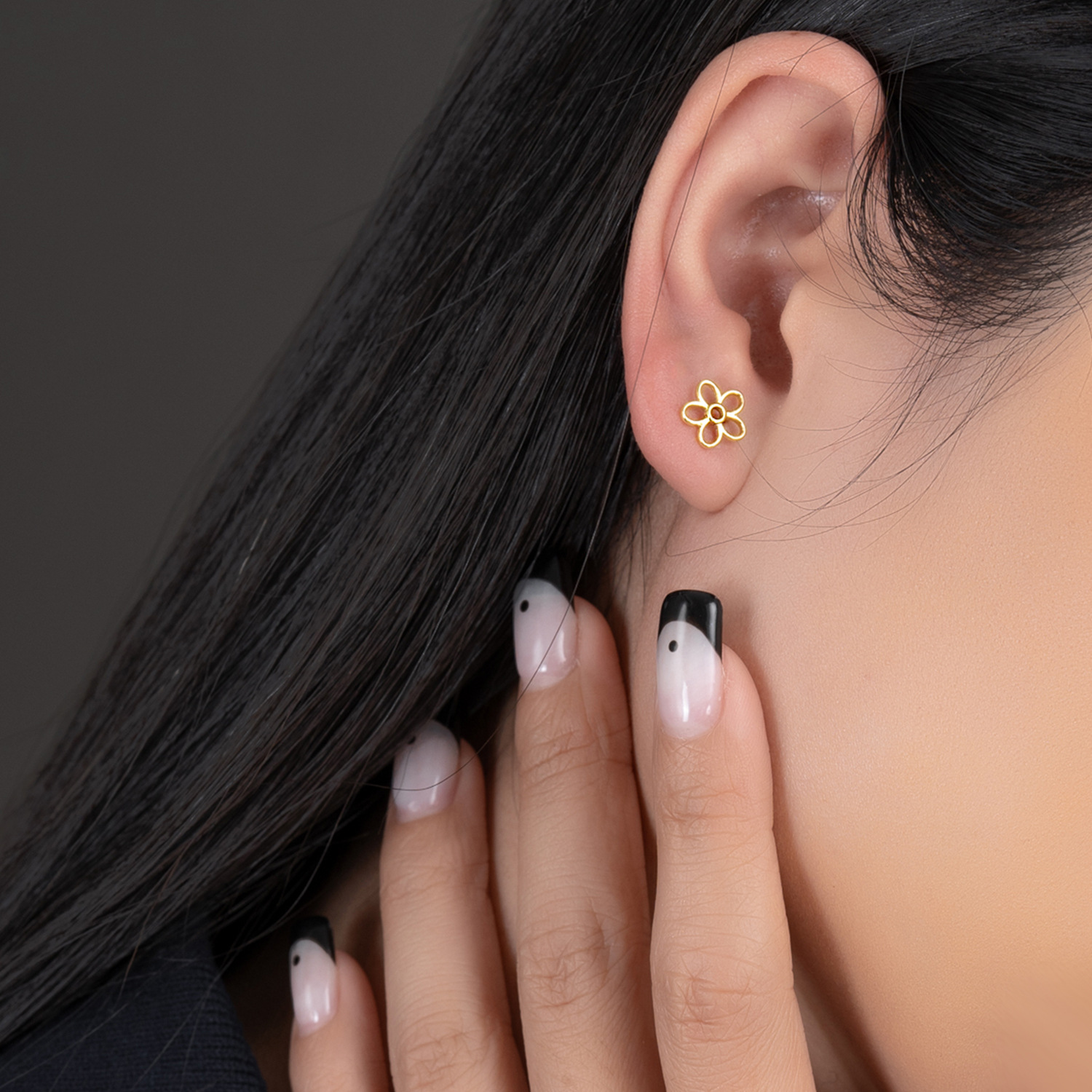 Sophisticated small cute fashionable elegant earrings