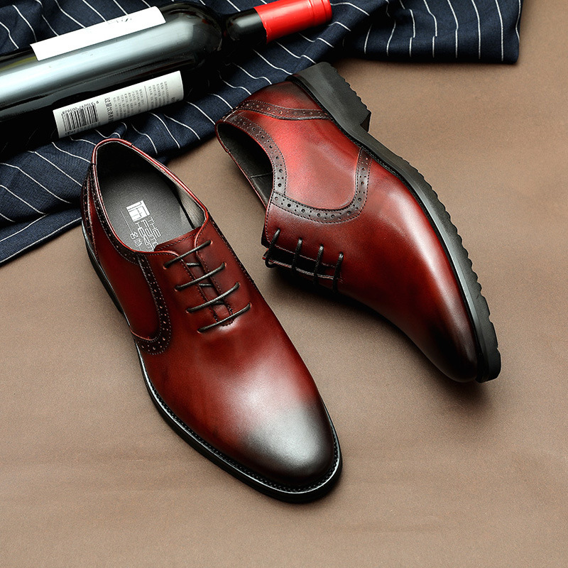 Scarpe Oxford in pelle con lacci intagliati senza cuciture del marchio italiano britannico, da uomo_voghion.com