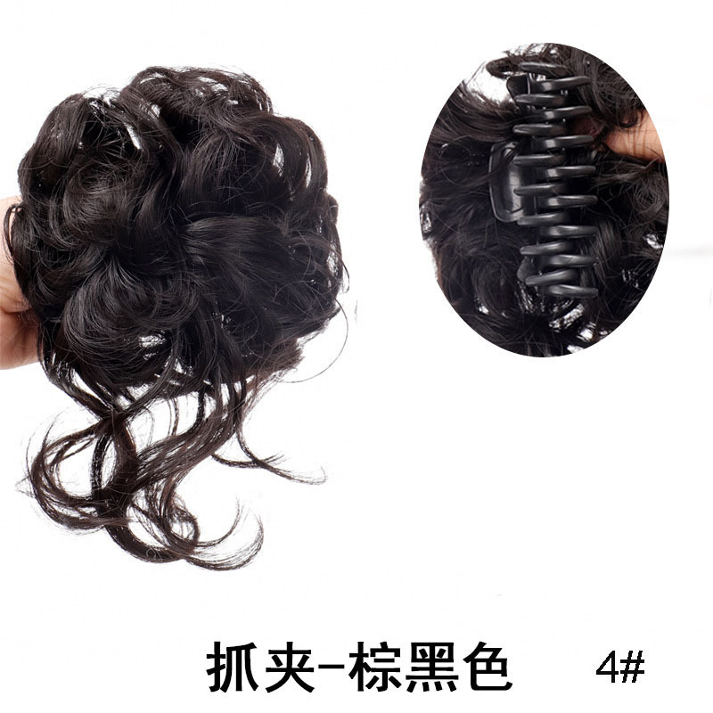 긴 수염이 있는 갈색과 검정색 그리퍼