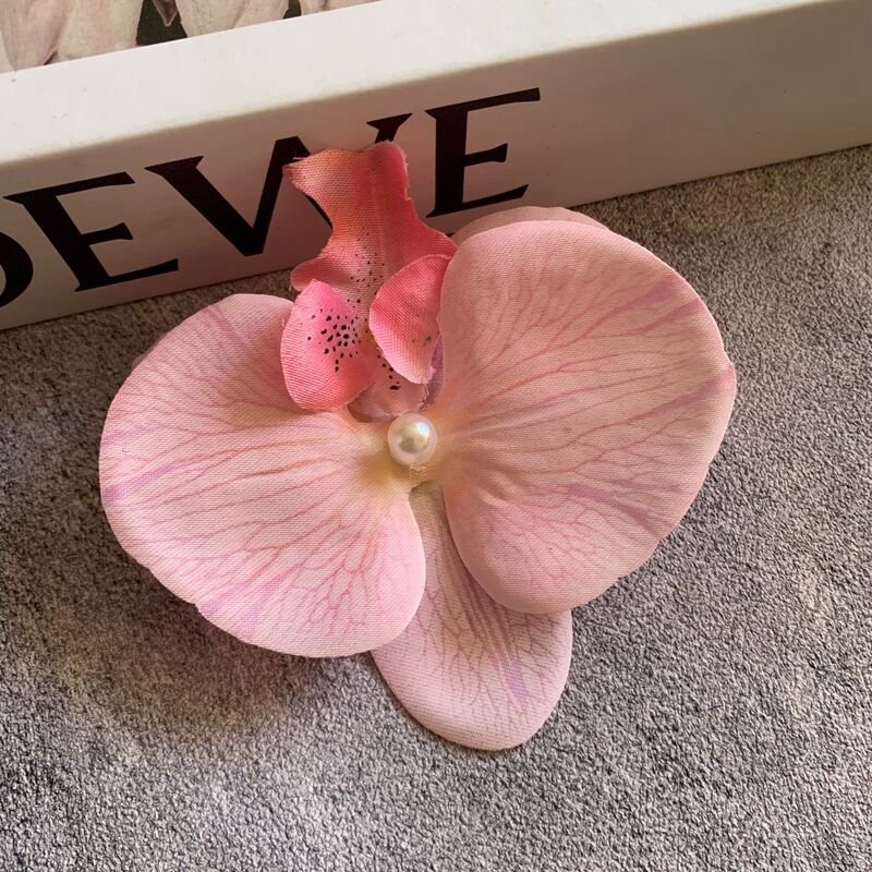 絹布の胡蝶蘭の花の頭は花の壁の部品の花の材料の頭をシミュレーションして髪を飾ってdiyの手作りの結婚祝いの贈り物を挟んで造花を飾ります。|undefined