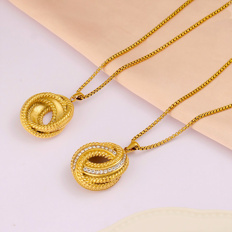 Europe and the United States cross-border ins wind twist oval hollow zircon pendant necklace titanium steel 18K gold fashion clavicle chain