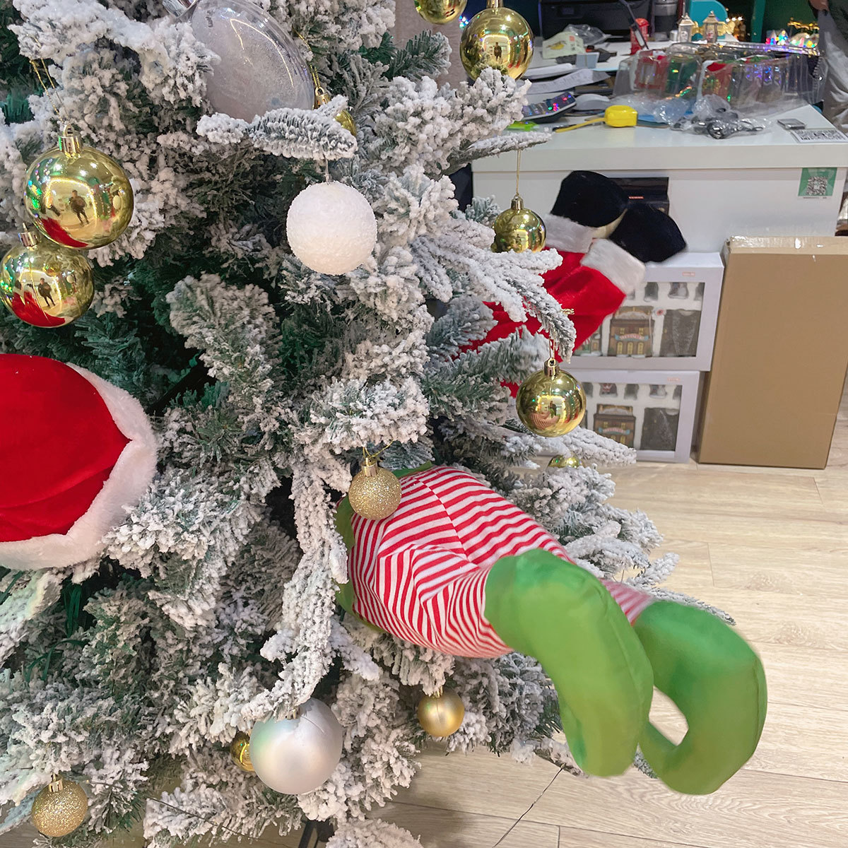 Nuevo árbol de Navidad creativo colgante oscilante decoración de Navidad decoración escena de diseño pantalones eléctricos elfos