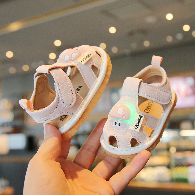 Chaussures de marche lumineuses à semelle souple pour bébé | Premiers pas respirants pour nourrissons de 0 à 12 mois | Sandales d'été qui couinent pour garçons et filles_voghion.com