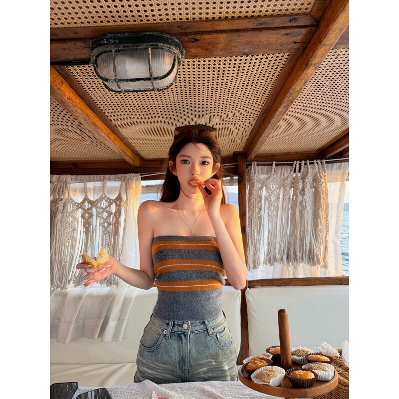 Two-tone striped knitted tube top for women, summer outerwear, sexy style, tight-fitting, slimming, short base top Two-tone striped knitted tube top for women, summer outerwear, sexy style, tight-fitting, slimming, short base top