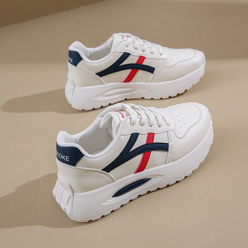 Zapatillas de cuero casuales de altura de suela gruesa para mujer otoño todo-fósforo nuevo estilo de suela suave zapatos deportivos ligeros antideslizantes zapatos blancos