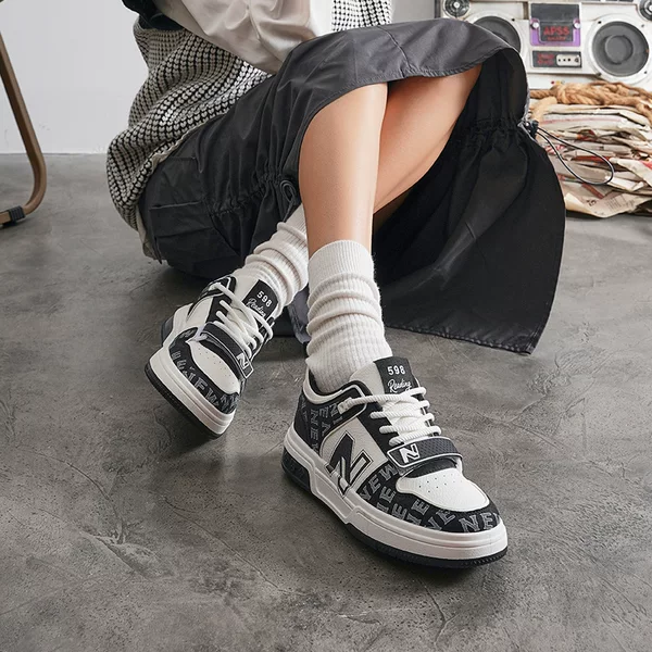 Carefully Selected New Balance 2025 New European Style Trendy Light Luxury Sneakers with Thick Soles, Height-Increasing, Versatile Couple's Casual Sports Shoes