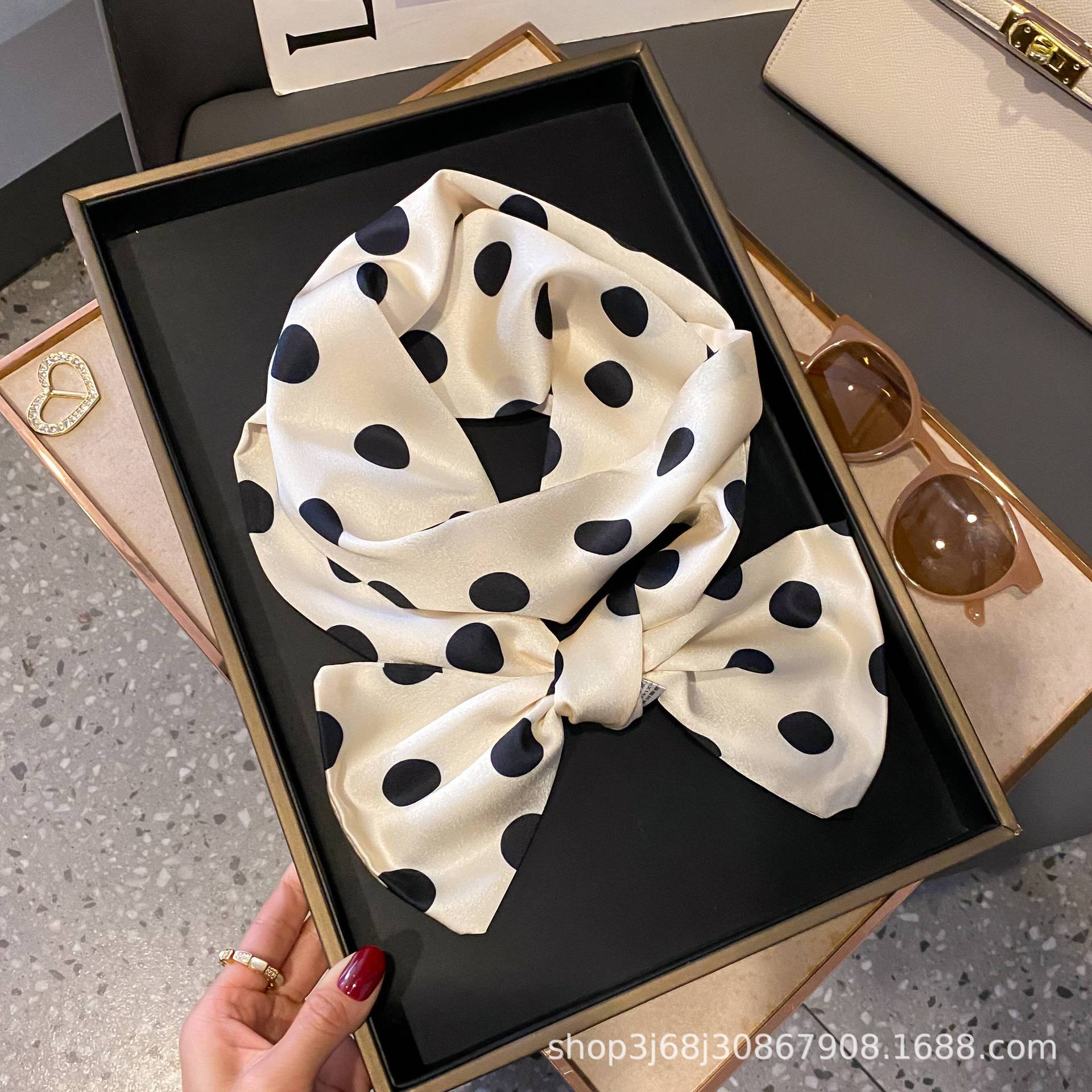 43 grandes olas en blanco y negro