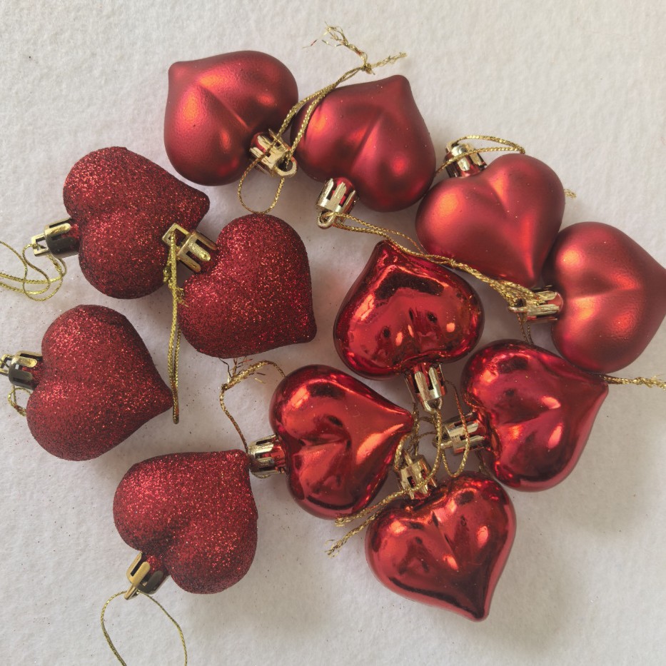 Día de San Valentín transfronterizo 12 paquetes de 4,5 cm de plástico galvanizado amor colgante decoración de la atmósfera