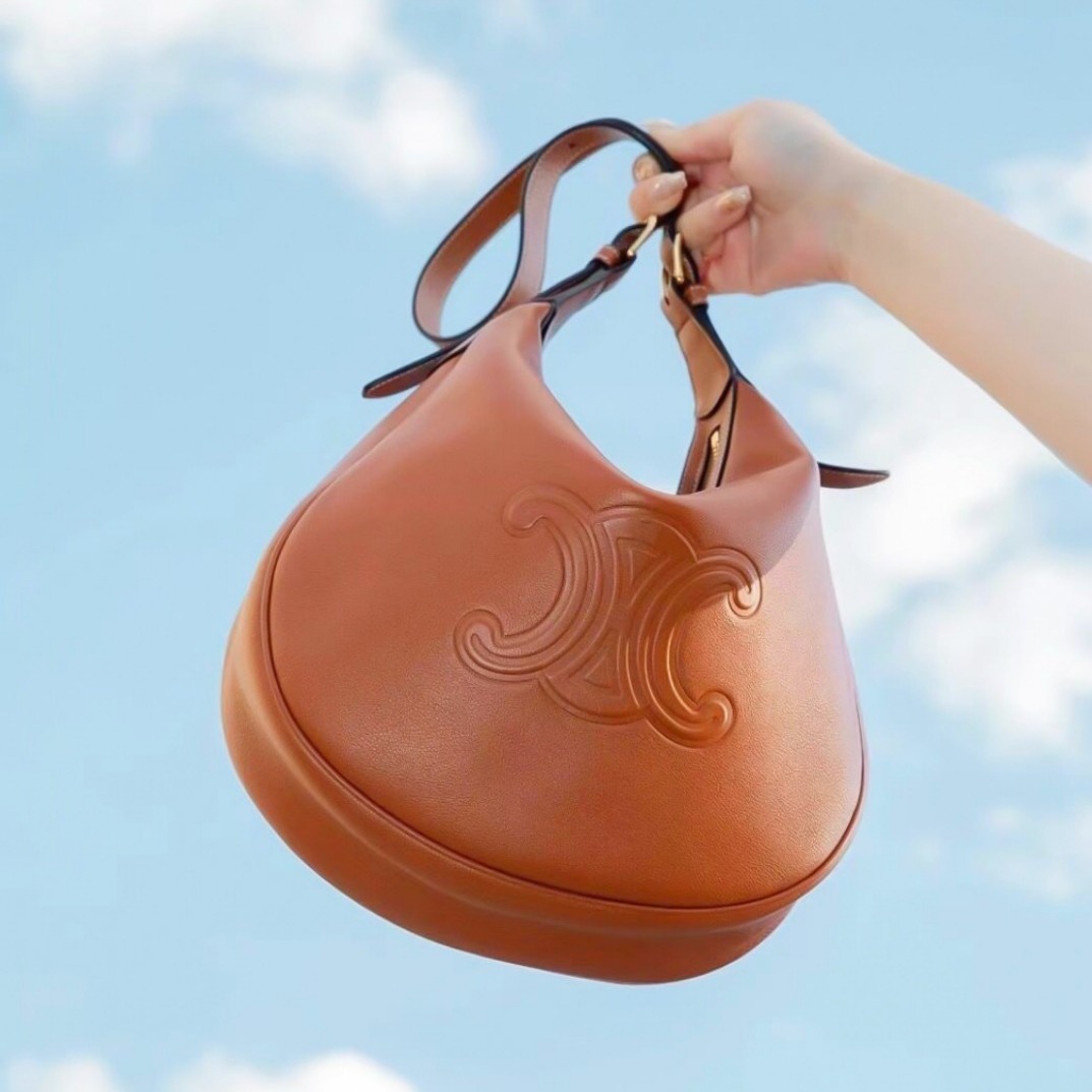 Demi-season underarm bag