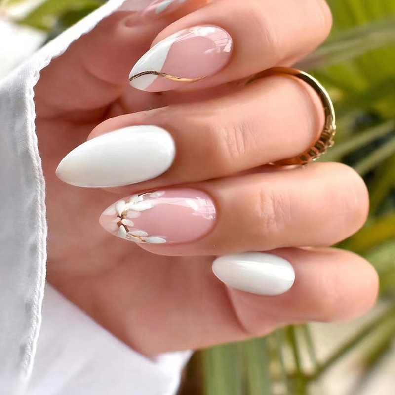 European and American Ins Style Gentle Pink Fresh Flowers Gold-gilded Almond Manicure Pieces Sweet Fashion Elegant Wear Armor