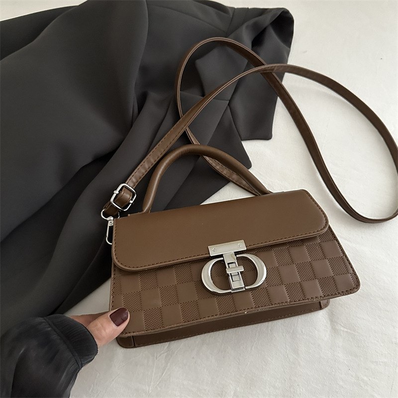 2024 otoño e invierno nuevo diseño de nicho bolso de mensajero de un solo hombro Maillard ambiente estilo todo fósforo pequeño bolso cuadrado para axila