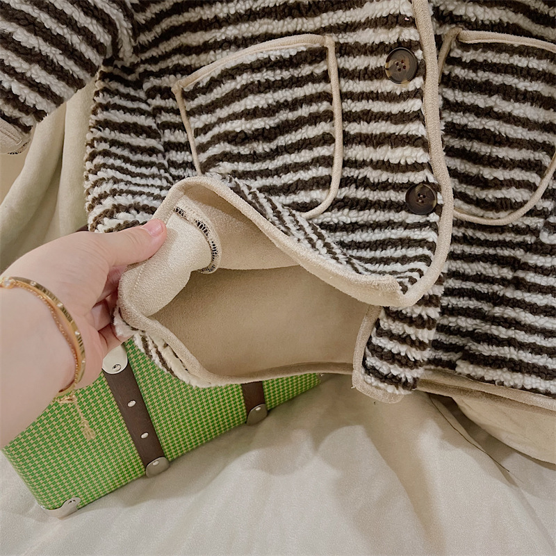 Title 9, Casaco infantil com capuz listrado de lã de cor...