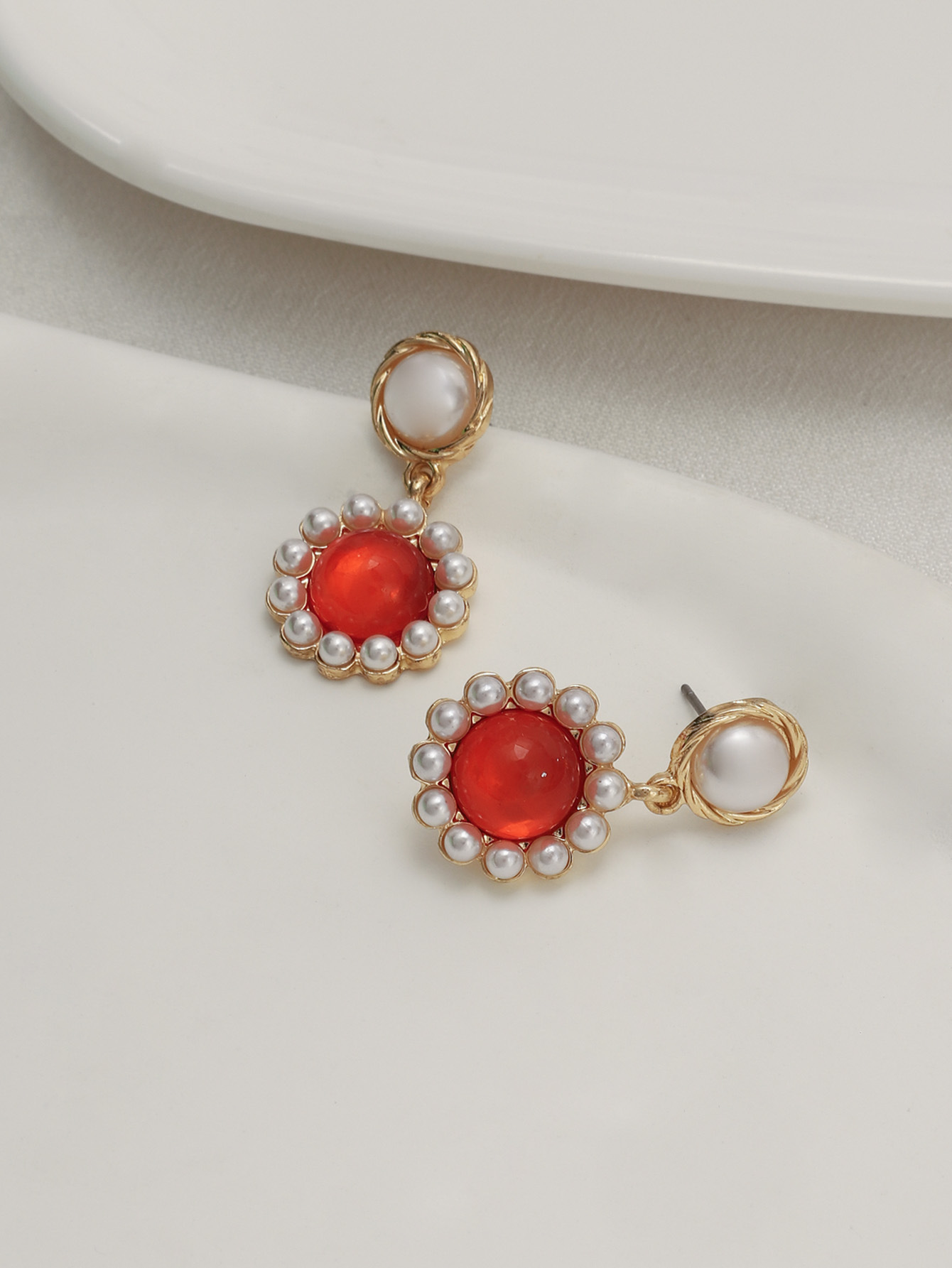 Brincos longos elegantes de coração com pérolas e borlas_voghion.com