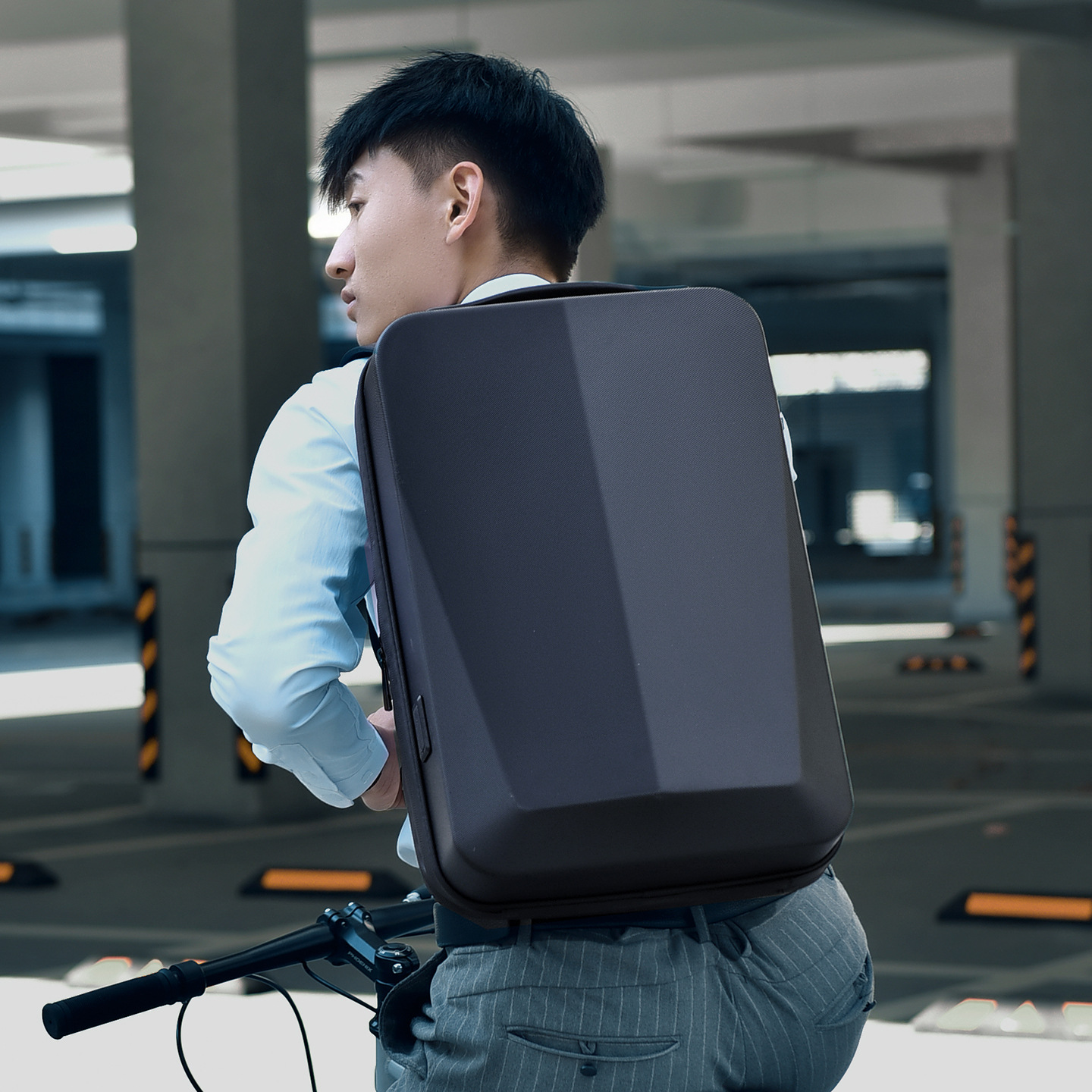 New cross-border business backpack with large capacity, multifunctional, suitable for leisure travel, PC hard shell computer backpack, can be printed with logo
