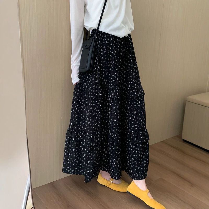 Black Floral Print Skirt for Women, Summer New Style, Plus Size, Flattering for Curvy Figures, A-Line Umbrella Skirt, Tiered Skirt Black Floral Print Skirt for Women, Summer New Style, Plus Size, Flattering for Curvy Figures, A-Line Umbrella Skirt, Tiered Skirt