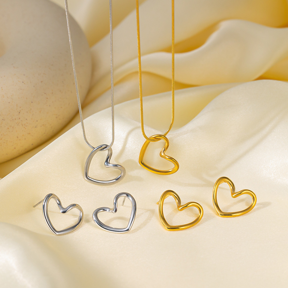 Japanese and Korean Hot Selling Ins Style Love Titanium Steel Necklace Fashion Small Public White Commuter Style Not Falling Love Jewelry for Women