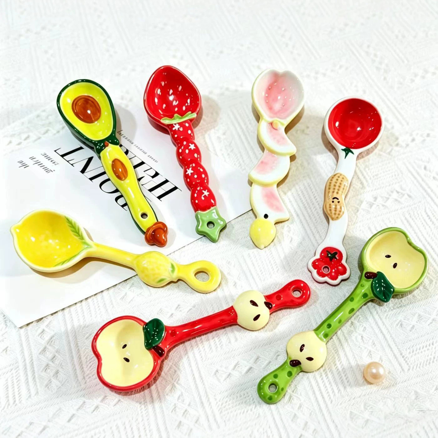 Cute and Quirky Style Apple-Shaped Long-Handled Ceramic Spoon for Home Use, Suitable for Children, Personalized Dessert and Soup Spoon