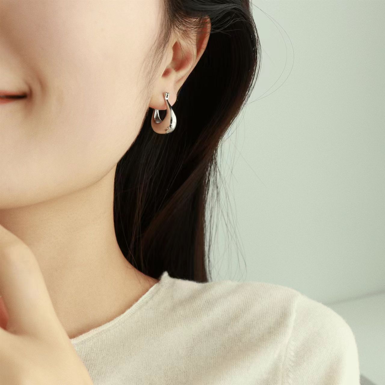 Ventas transfronterizas de moda nueva moda simple pendientes de moda femenina temperamento creativo pendientes de nicho de diseño sensación de pendientes al por mayor