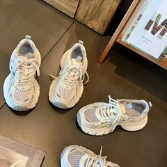 韓国版の厚底人気の女性用ダッドシューズ 2025 夏の新しい多用途ニッチメッシュ通気性向上スポーツシューズ