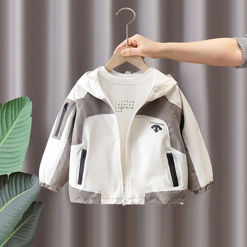 7617 gabardina de primavera para niños 2025 nuevo estilo niño coreano chaqueta de color con capucha primavera y otoño ropa de estilo occidental primavera
