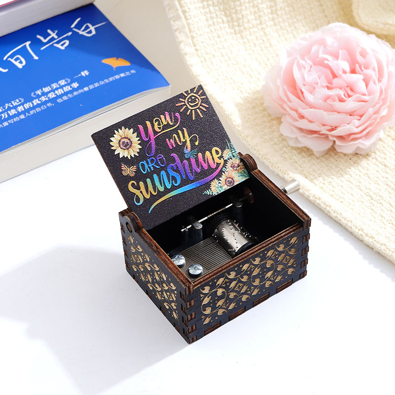 Caja de música de madera Caja de música de manivela tallada vintage Caja de música de madera Impresión en color UV transfronteriza Eres mi sol