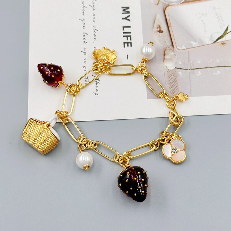 High Sense Fashion Commuter Pearl Bracelet ks Pastoral Style Plant Strawberry Basket Bee Zircon Clover Bracelet High Sense Fashion Commuter Pearl Bracelet ks Pastoral Style Plant Strawberry Basket Bee Zircon Clover Bracelet